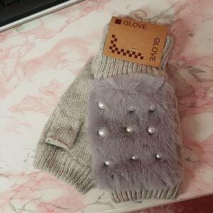 Fingerless Faux fir & Pearl knit gloves NWT OSFA  HIT BUY NOW